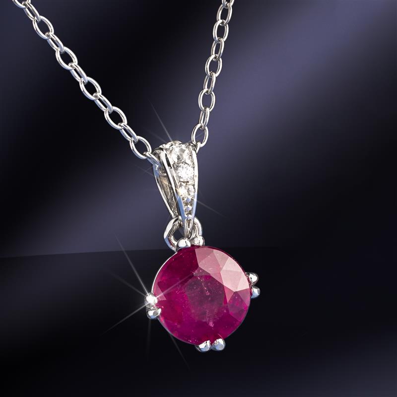 Elegante Ruby Necklace
